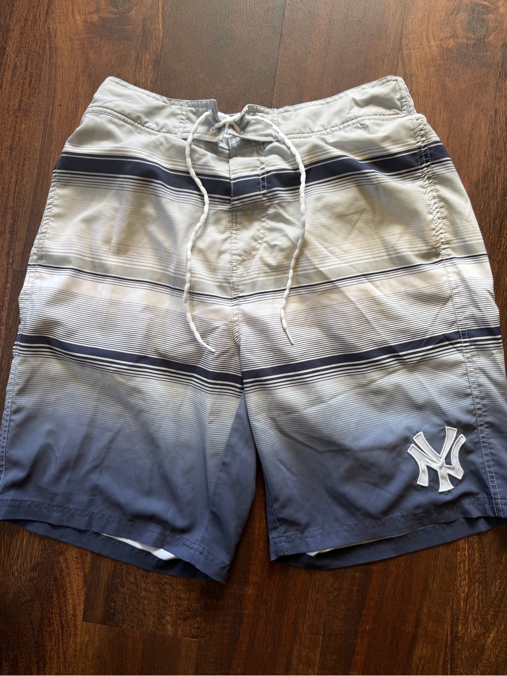 Genuine merchandise NY Yankees Striped Men's Swim Trunks